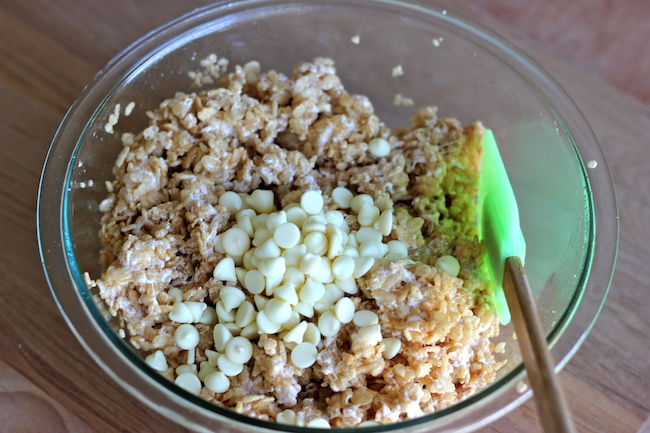 Brown Butter White Chocolate Rice Krispie Treats - How can you ever go wrong with browned butter and a decadent white chocolate glaze?!