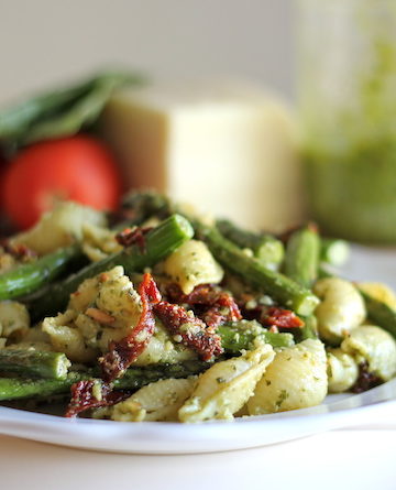 Pesto Pasta With Sun Dried Tomatoes and Roasted Asparagus