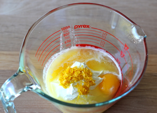 Orange Sour Cream Muffins with Zesty Orange Glaze - Start your mornings off right with these refreshing muffins with a decadent glaze!