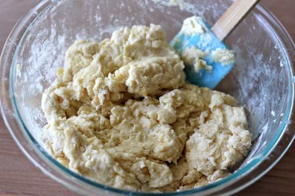 Orange Sour Cream Muffins with Zesty Orange Glaze - Start your mornings off right with these refreshing muffins with a decadent glaze!