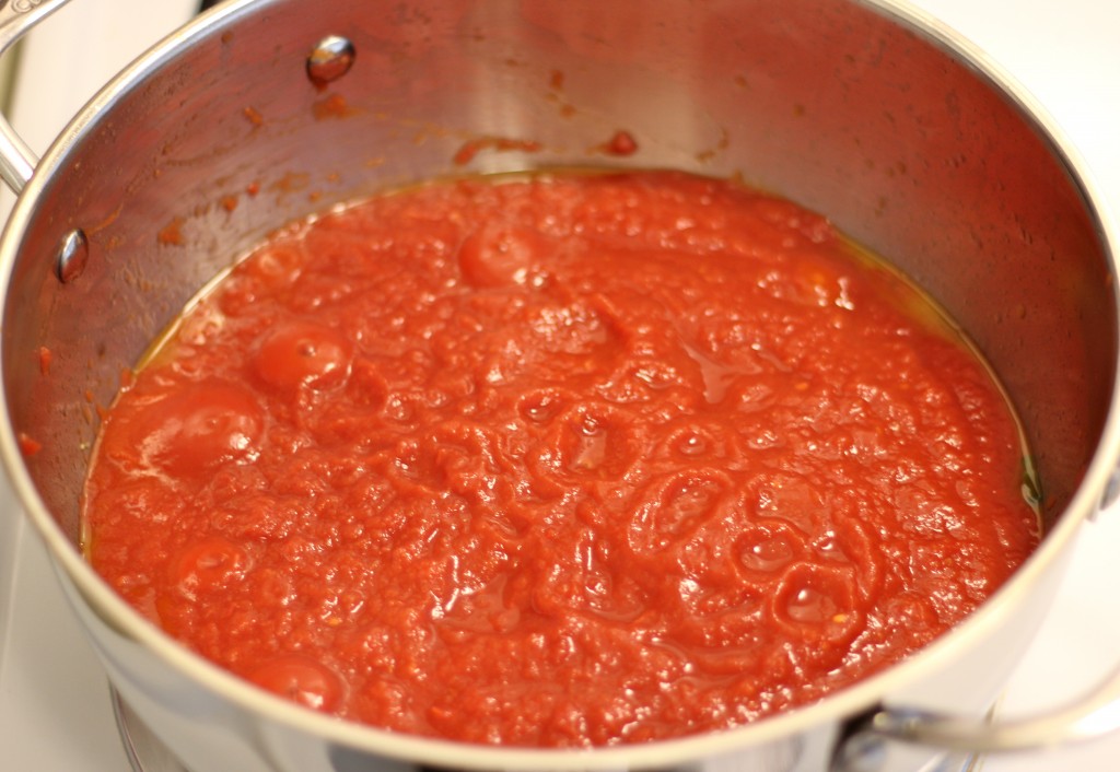 Threaded Spaghetti Hot Dog Bites with Homemade Marinara Sauce - These hot dog bites are so fun to make with both kids and grown-ups!