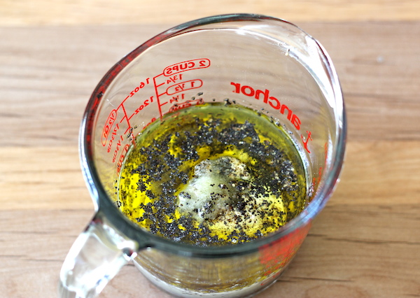 Apple and Poppy Seed Coleslaw - Wonderfully tangy and refreshing, and the perfect side dish to any meal!