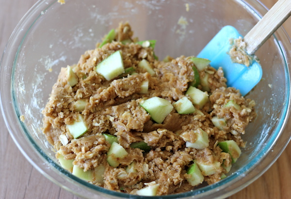 Biscoff Apple Muffins - The perfect excuse to have cookie butter in muffin form for a glorious breakfast!