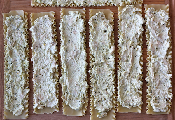 Chicken Pesto Lasagna Roll-Ups - Comfort food in easy single serving form with a cheesy, creamy pesto filling!