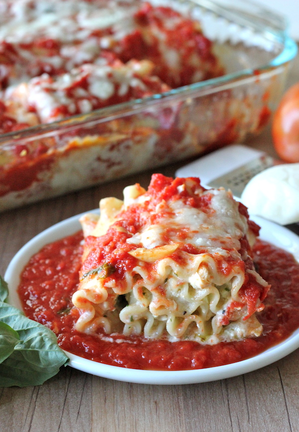 Chicken Pesto Lasagna Roll-Ups - Comfort food in easy single serving form with a cheesy, creamy pesto filling!