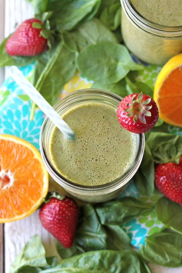 Green Smoothie - A refreshing smoothie loaded with fruits, spinach and Greek yogurt, and it doesn't even taste healthy!