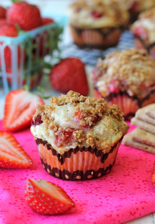 Strawberry Cheesecake Graham Cracker Muffins