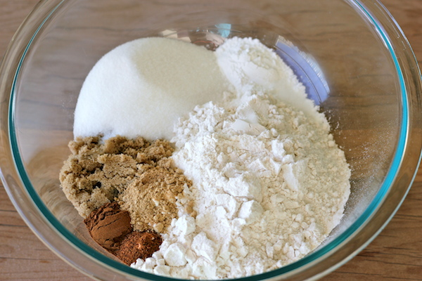 Raspberry Crumb Muffins - Start your mornings off right with these hearty muffins topped with a crumb topping that is to die for!