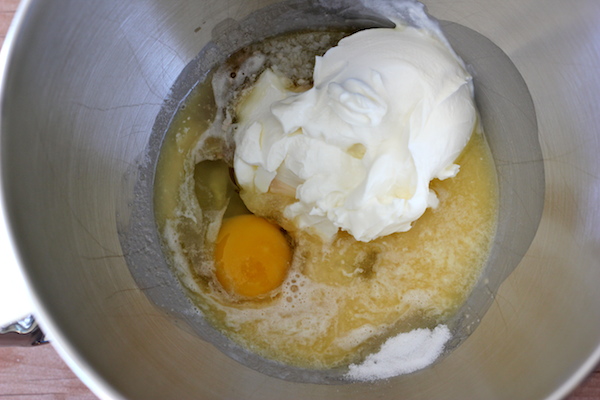 Monkey Bread Cupcakes - Classic monkey bread in irresistible cupcake form oozing with cinnamon sugar goodness and a dripping vanilla glaze!