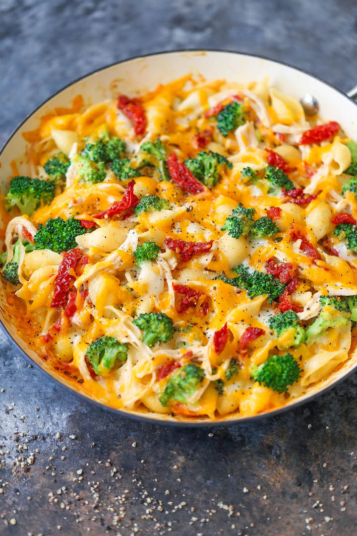 Broccoli Chicken Mac and Cheese - This lightened-up mac and cheese is the best way to sneak in some veggies for those picky eaters! Also freezer-friendly!