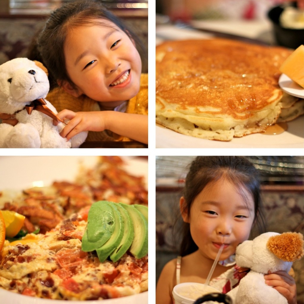 Buffalo Chicken Quinoa Bites with Greek Yogurt Blue Cheese Dip - These quinoa bites are perfect for snacking or as a party appetizer!