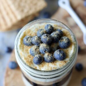 {No Bake} Vanilla Bean Cheesecake Blueberry Pie