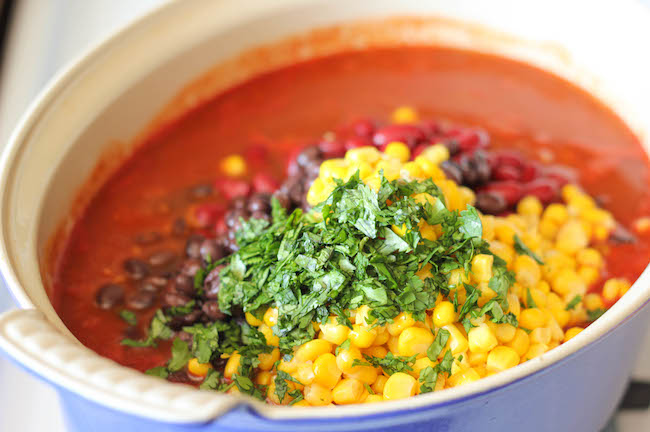 Quinoa Chili - This vegetarian, protein-packed chili is the perfect bowl of comfort food that you can eat guilt-free!