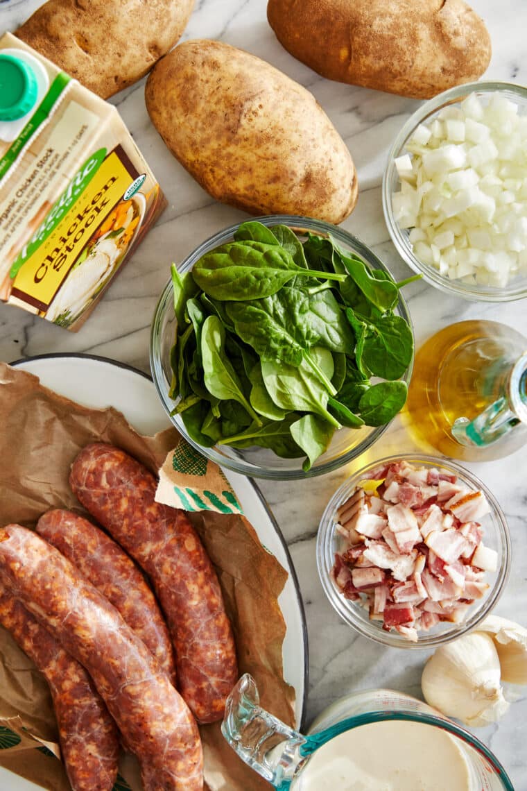 Olive Garden Zuppa Toscana Copycat Recipe - So easy to make and 10x better than the original! With Italian sausage, potatoes, spinach + bacon!