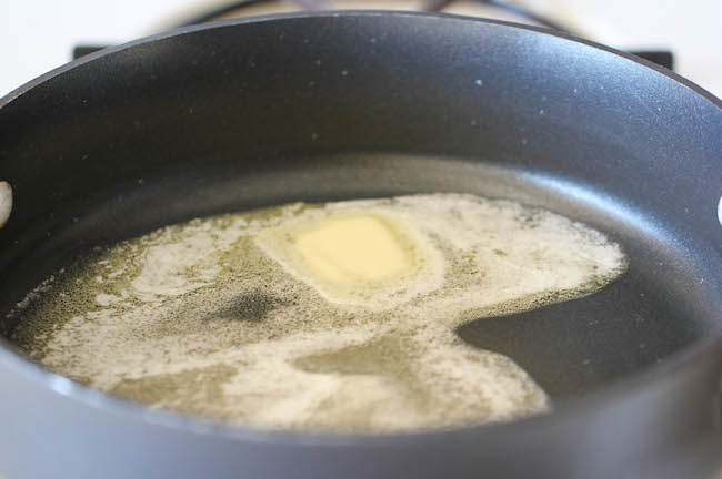 Skinny Fettuccine Alfredo - A rich and creamy lightened up alfredo sauce that tastes just as good as the original!