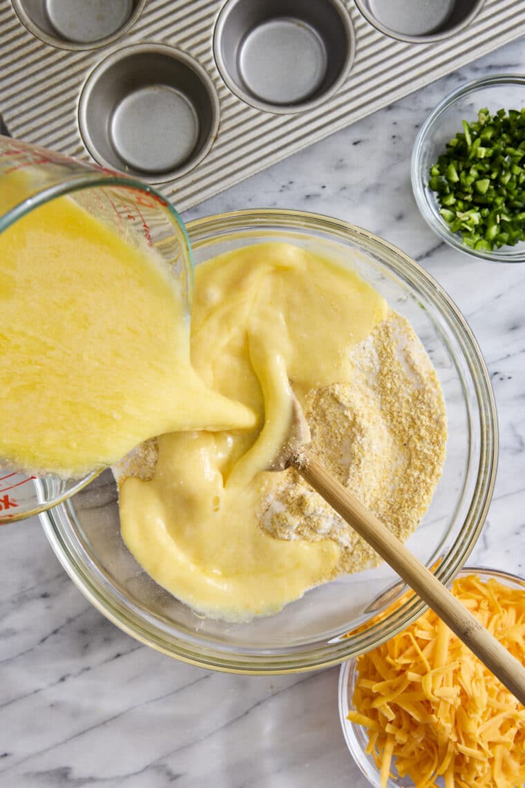 Jalapeno Cornbread Muffins - These easy muffins are amazingly moist, crumbly and buttery. Perfect as a side dish, appetizer or snack! SO GOOD.