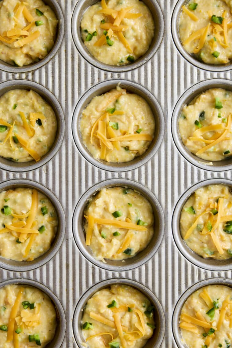 Jalapeno Cornbread Muffins - These easy muffins are amazingly moist, crumbly and buttery. Perfect as a side dish, appetizer or snack! SO GOOD.