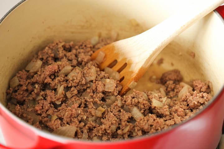 One Pot Chili Mac and Cheese - Two favorite comfort foods come together in this easy, 30 min one-pot meal that the whole family will love!