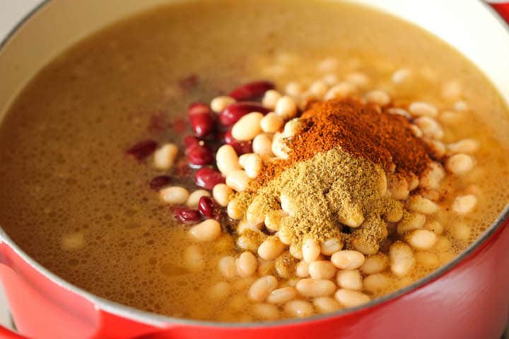 One Pot Chili Mac and Cheese - Two favorite comfort foods come together in this easy, 30 min one-pot meal that the whole family will love!