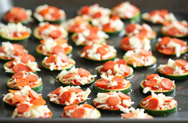 Zucchini Pizza Bites - Healthy, nutritious pizza bites that come together in just 20 minutes with only 5 ingredients!