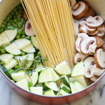 One Pot Zucchini Mushroom Pasta