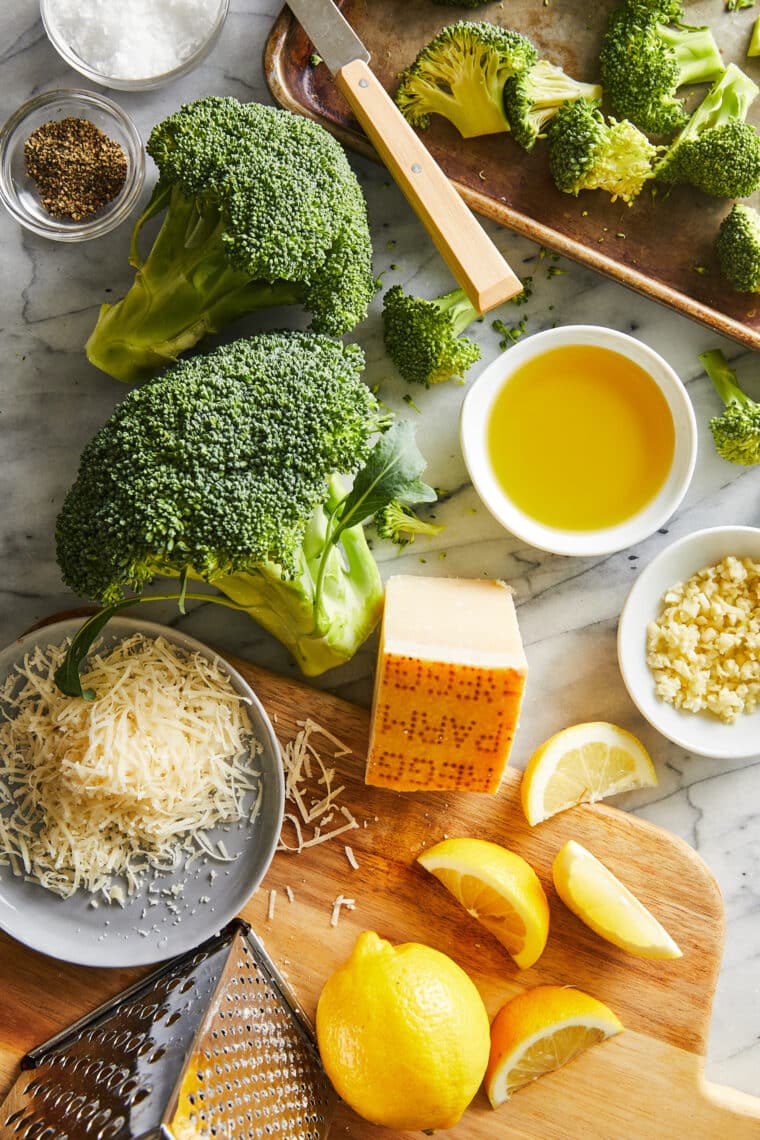 Garlic Parmesan Roasted Broccoli - This comes together so quickly with just 5 min prep. It's the perfect and easiest side dish to any meal!