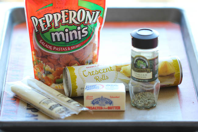 Pizza Roll Ups - These cheesy 5-ingredient pizza roll-ups come together so quickly and easily without the fuss. Perfect for snacking or game day!