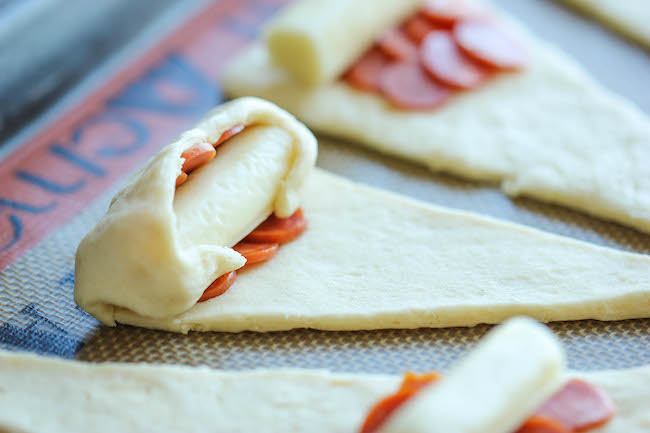 Pizza Roll Ups - These cheesy 5-ingredient pizza roll-ups come together so quickly and easily without the fuss. Perfect for snacking or game day!