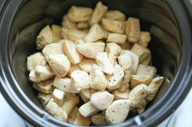 Slow Cooker Cashew Chicken - A Chinese takeout favorite made right in your crockpot. All you need is 10 min prep. Doesn't get easier or healthier than that!