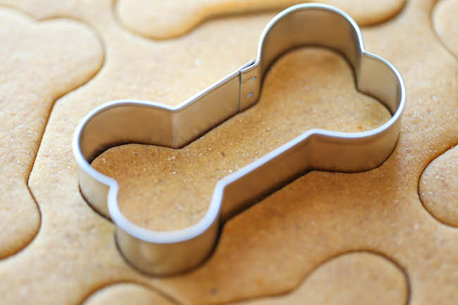 Homemade Peanut Butter Dog Treats - The easiest homemade dog treats ever - simply mix, roll and cut. Easy peasy, and so much healthier than store-bought!