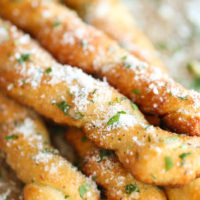 Easy Garlic Butter Breadsticks