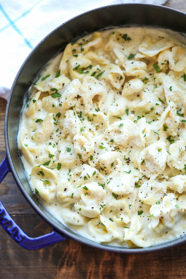 Easy Garlic Alfredo Tortellini - So simple, so easy, and just amazingly creamy. Best of all, it comes together in just 20 min from start to finish!