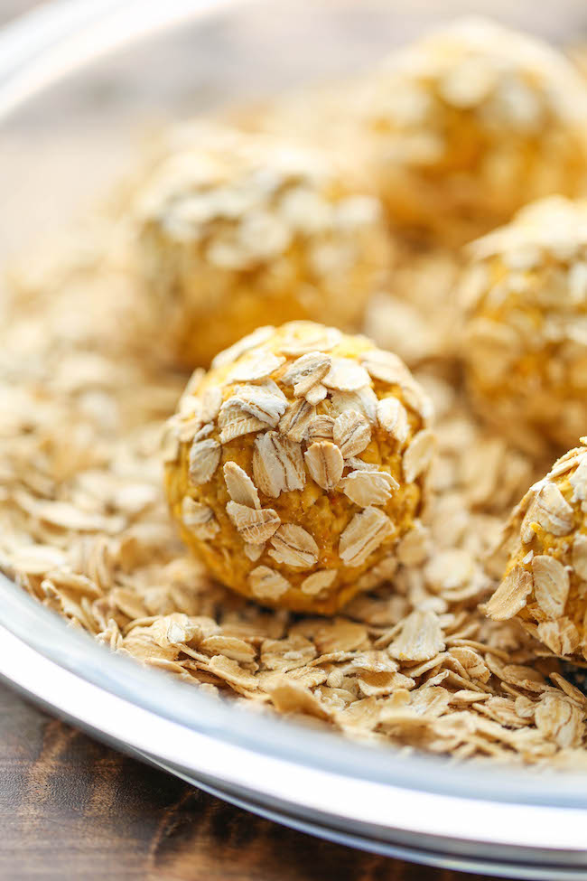 No Bake Peanut Butter Dog Treats - Easy peasy 4-ingredient treats that are sure to be your pup's favorite. And you can whip these up in just 15 min!