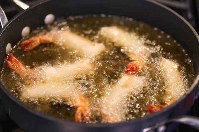 Easy Firecracker Shrimp - Amazingly crisp, sweet and just the perfect amount of heat. It's a perfect blend of flavors, and it's just so easy to whip up!