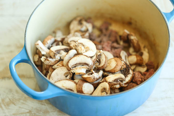 Homemade Hamburger Helper - Beef stroganoff made completely from scratch in ONE POT in less than 30 min. And it tastes 10000x better than the boxed stuff!