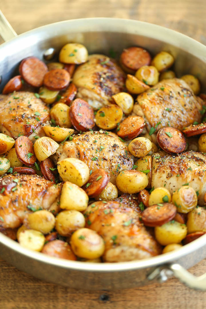 One Pan Spanish Chicken - One skillet. Amazing flavors. And basically zero clean-up. It's pretty much the easiest/tastiest dinner for any night of the week!