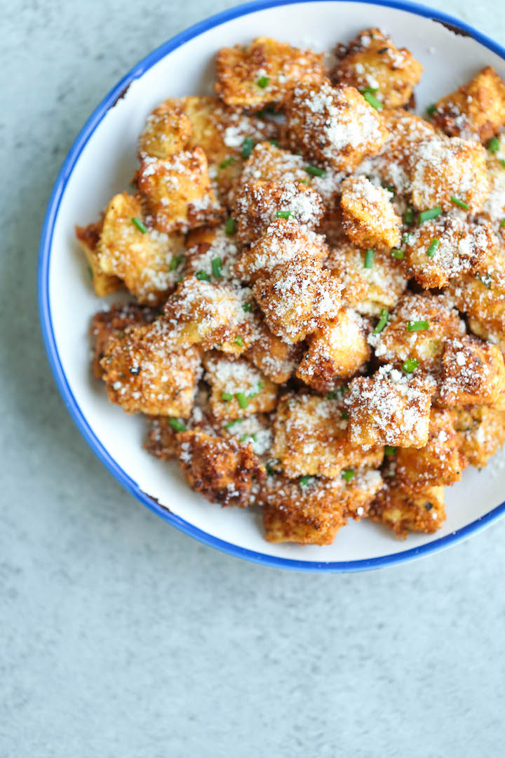 Olive Garden Toasted Ravioli - Everyone's FAVORITE appetizer easily made at home with half the calories and fat - it's healthier and tastier of course!