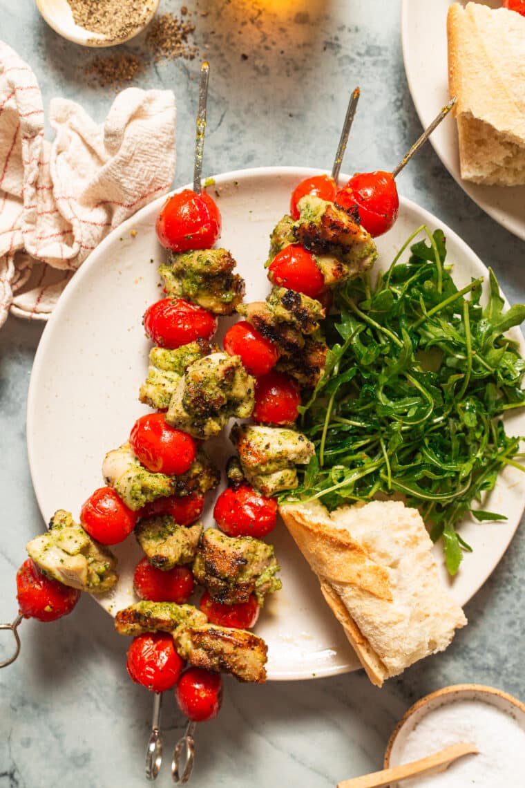 Chicken Pesto Kabobs - No-fuss easy peasy 4-ingredient kabobs! Make ahead of time (bake or grill) so you can whip this up anytime, anywhere!