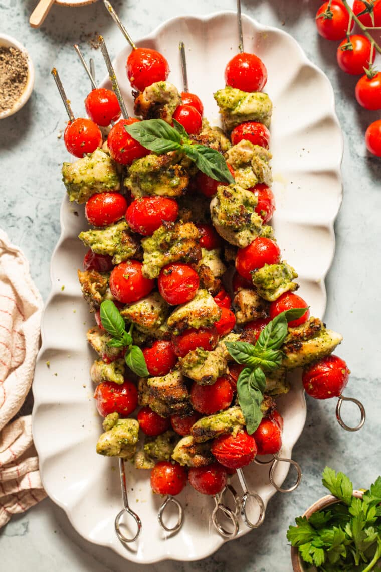 Chicken Pesto Kabobs - No-fuss easy peasy 4-ingredient kabobs! Make ahead of time (bake or grill) so you can whip this up anytime, anywhere!