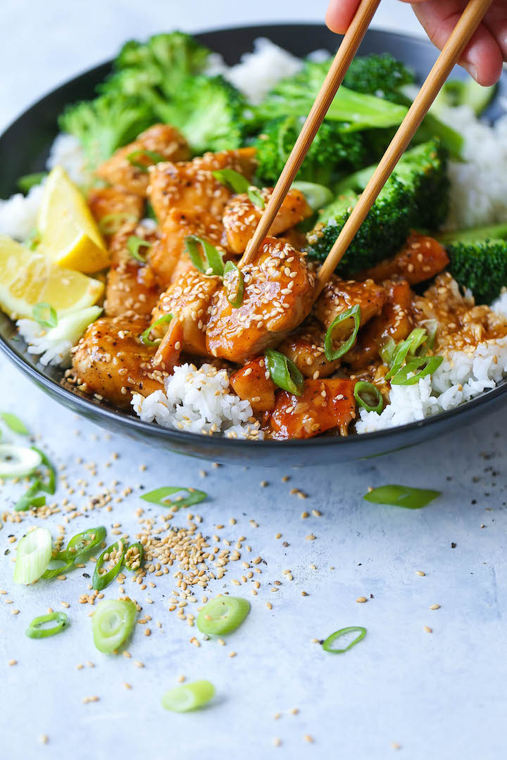 Honey Lemon Chicken and Broccoli Bowls - A takeout favorite that is sure to be a hit with the entire family! Plus, that lemon glaze is TO. DIE. FOR.