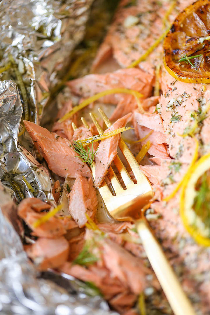 Lemon Dill Salmon in Foil - Seriously dead-simple salmon cooked right in foil! 10 minutes prep. No clean-up! And you know lemon-dill flavors are THE BEST!
