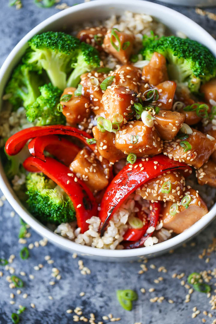 Asian Meal Prep Bowls - Meal prep for the entire week with teriyaki chicken, broccoli, bell pepper and brown rice. The sauce is also completely homemade!