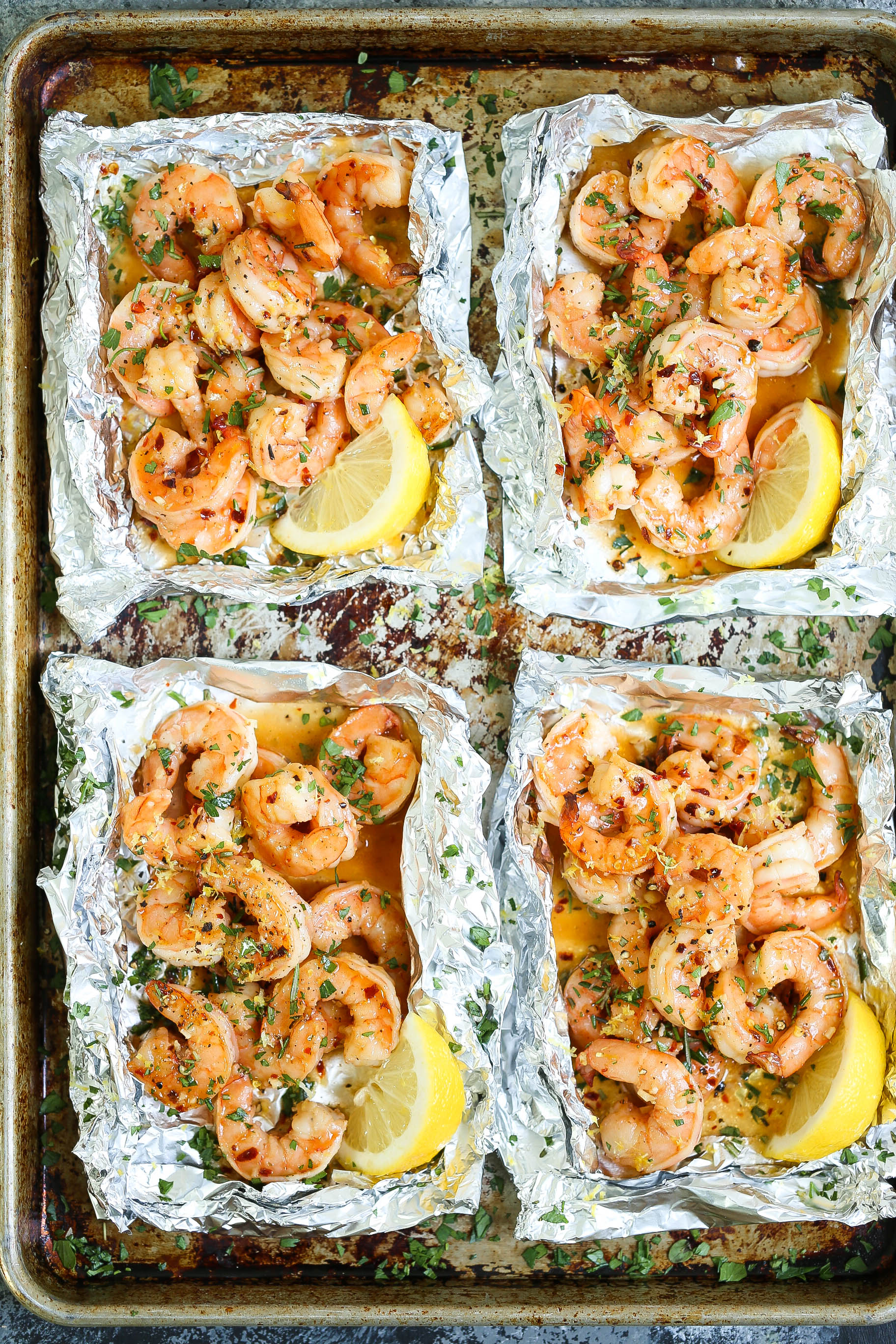 Shrimp Scampi Foil Packets - Everyone's favorite shrimp scampi without any of the fuss in these easy-to-assemble foil pouches! Prep ahead of time too!!!