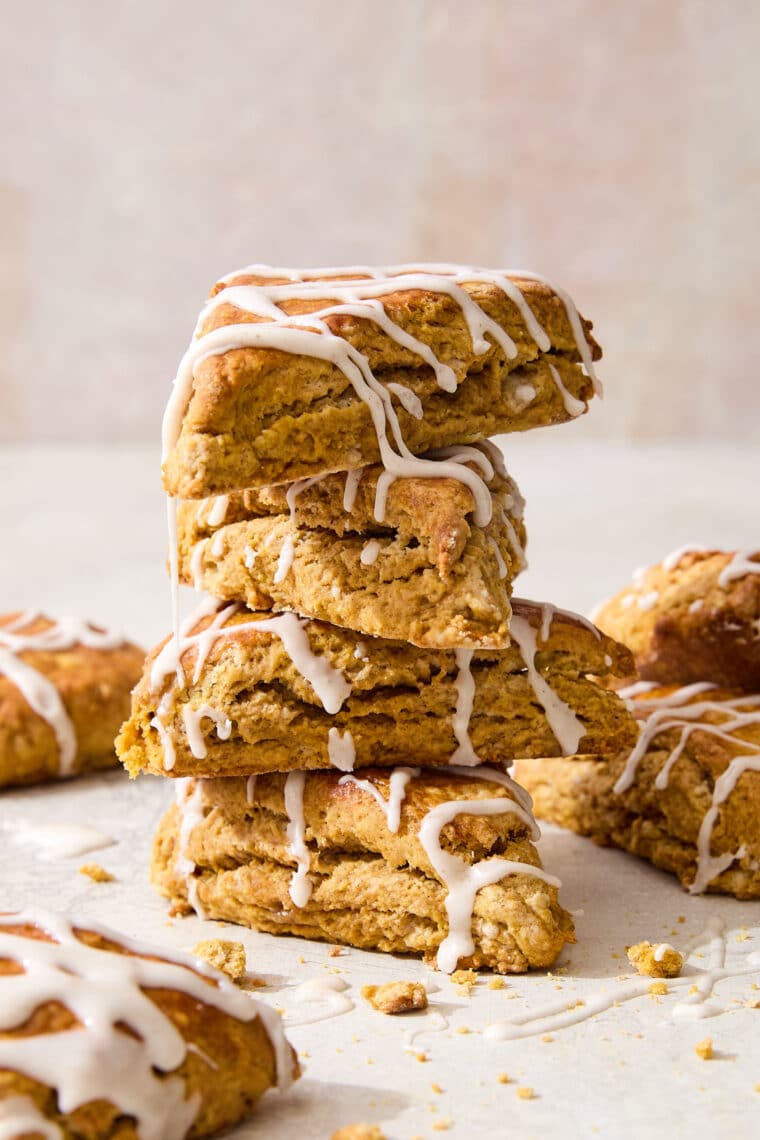 Pumpkin Spice Latte Scones - Tastes like everyone's favorited pumpkin spice latte, except with an epic, irresistible cinnamon glaze drizzle!