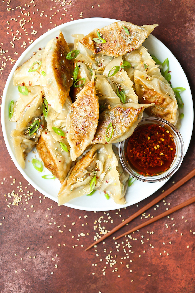 Vegetable Potstickers - Meatless potstickers that taste even better than the meat-filled ones! PROMISE! And these taste 10000x better than the freezer-kind!
