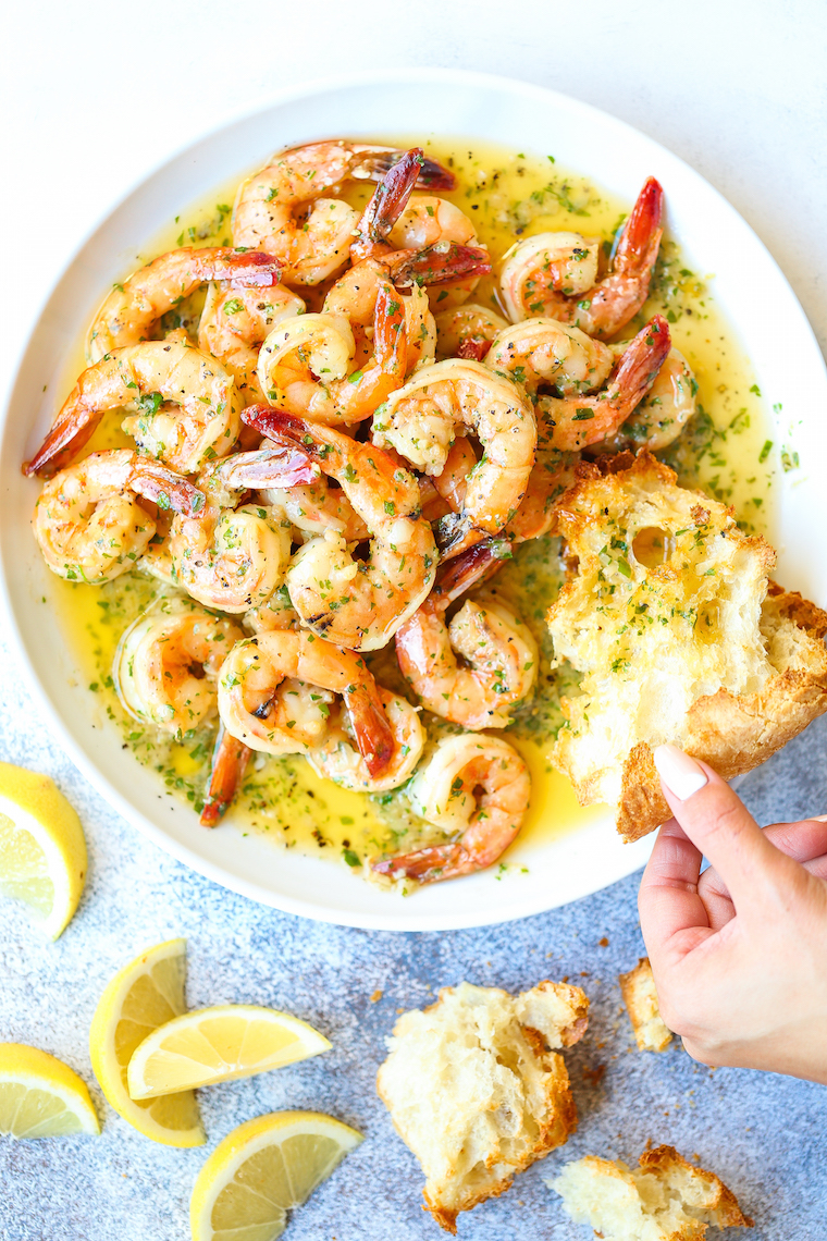 Garlic Butter Shrimp Scampi - Made in just 20 min from start to finish! The garlic butter sauce is TO DIE FOR. Buttery, garlicky and lemony!