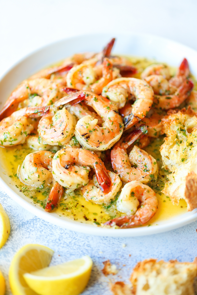 Garlic Butter Shrimp Scampi - Made in just 20 min from start to finish! The garlic butter sauce is TO DIE FOR. Buttery, garlicky and lemony!