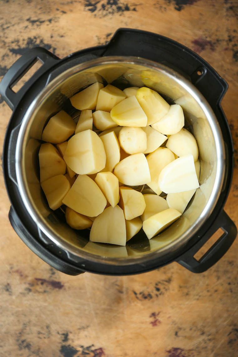 Instant Pot Mashed Potatoes - Oh-so-creamy buttermilk Ranch mashed potatoes! It does not get any easier or quicker than this. One pot, 10 min. MIND BLOWN.