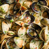 Garlic Butter Clams with White Wine Cream Sauce