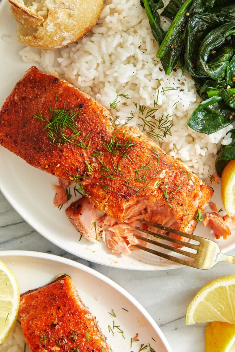 Baked (Healthy) Salmon - With a simple and oh-so-flavorful spice rub, this comes together so fast in just 30 min! Quick, healthy and so easy!
